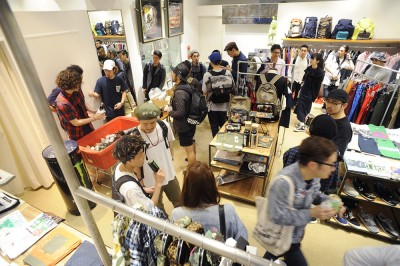 chrome-pop-up-store07