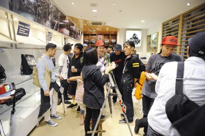 chrome-pop-up-store10