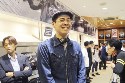 chrome-pop-up-store13