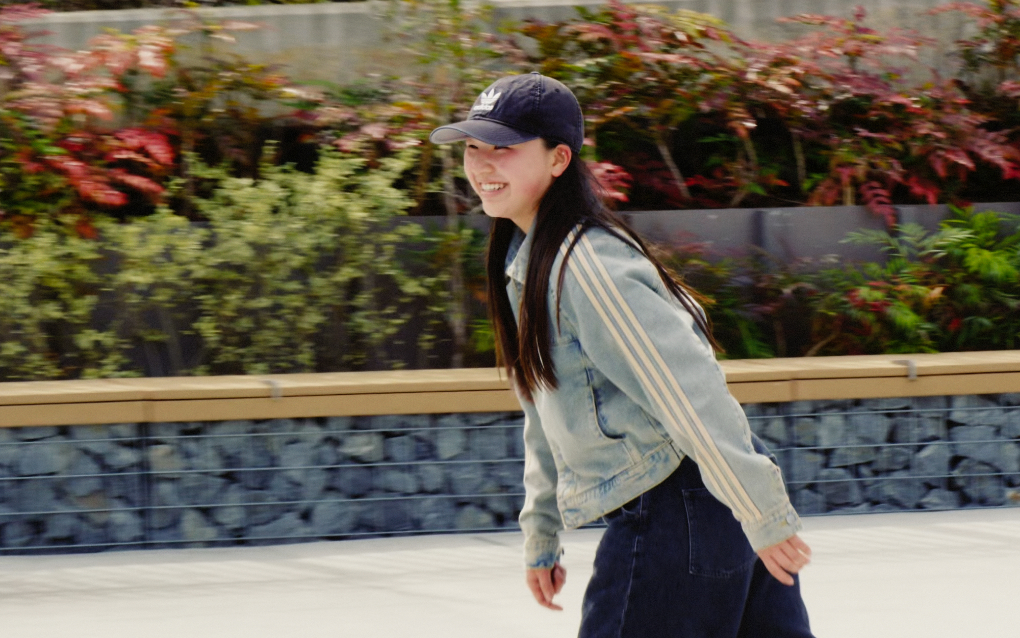 MOMIJI NISHIYA / 西矢 椛